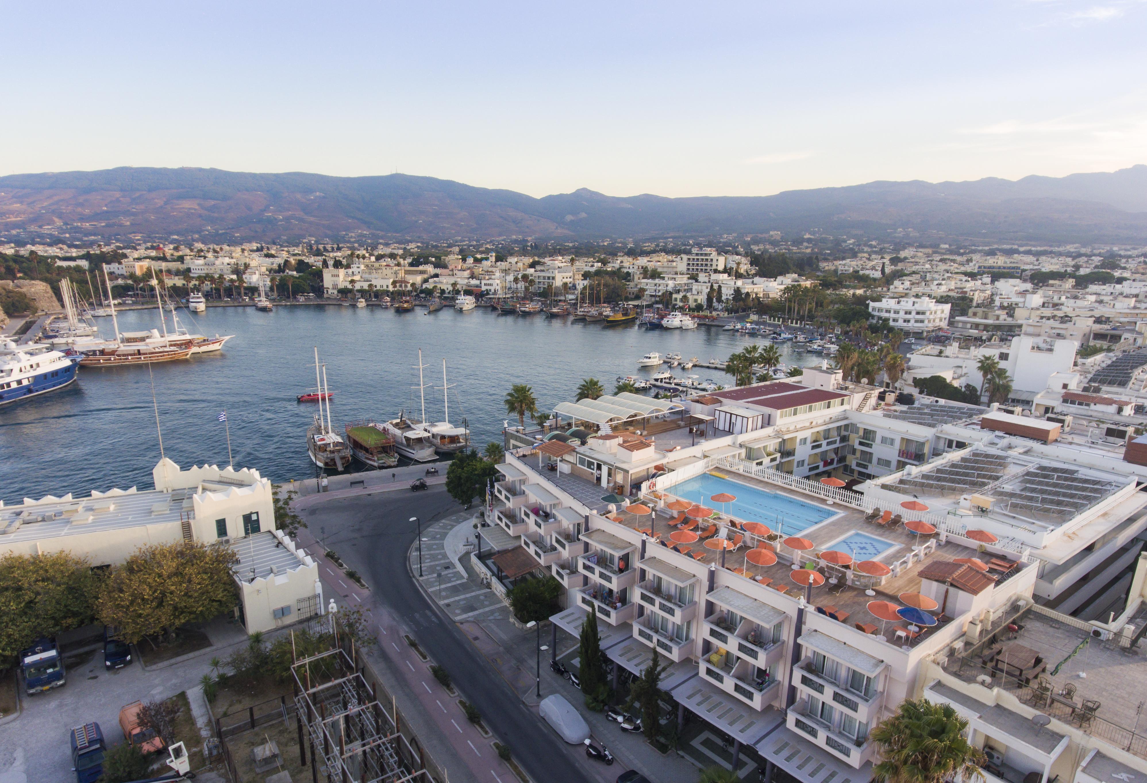 Kosta Palace Hotel Exterior photo