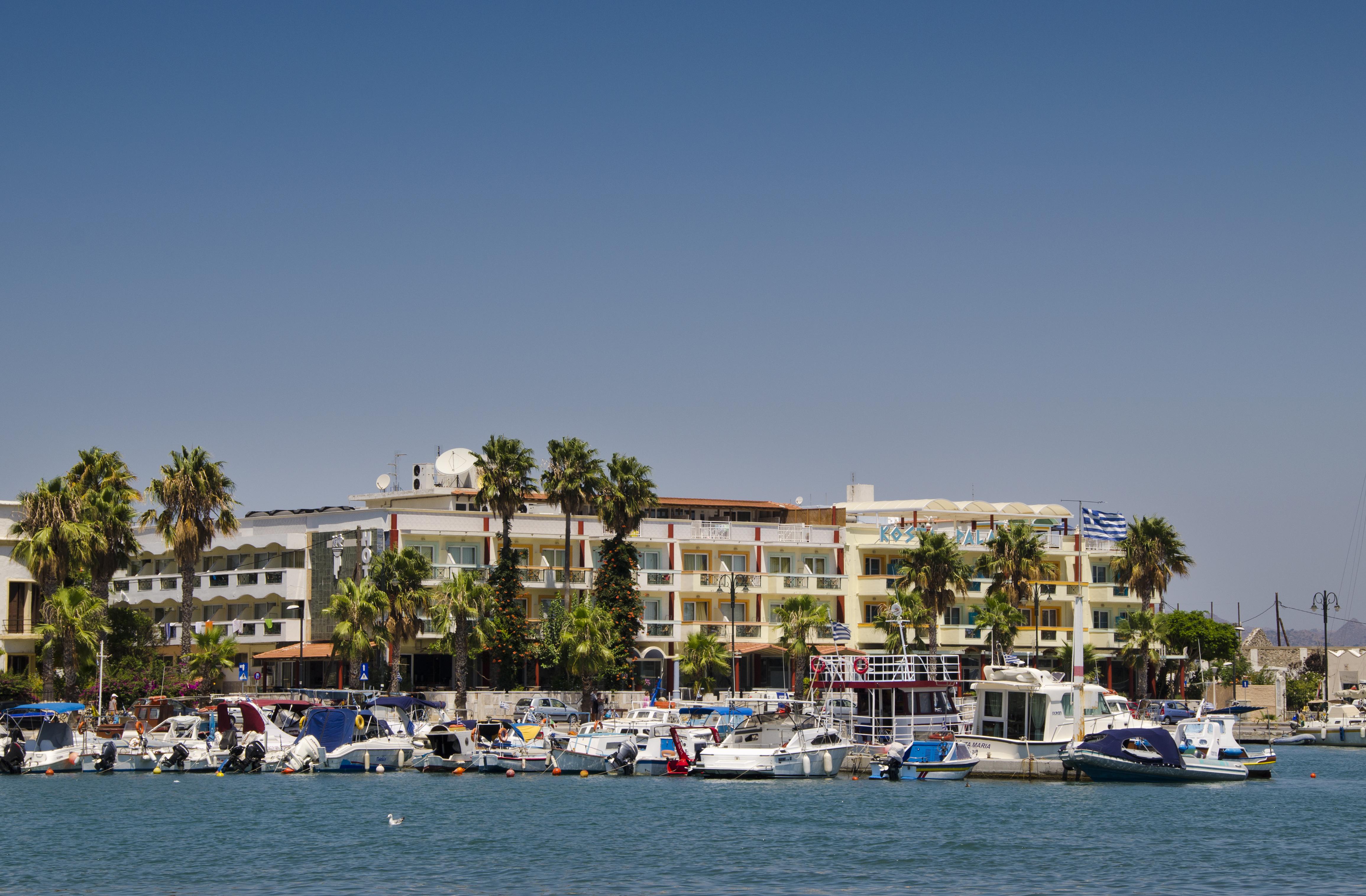 Kosta Palace Hotel Exterior photo