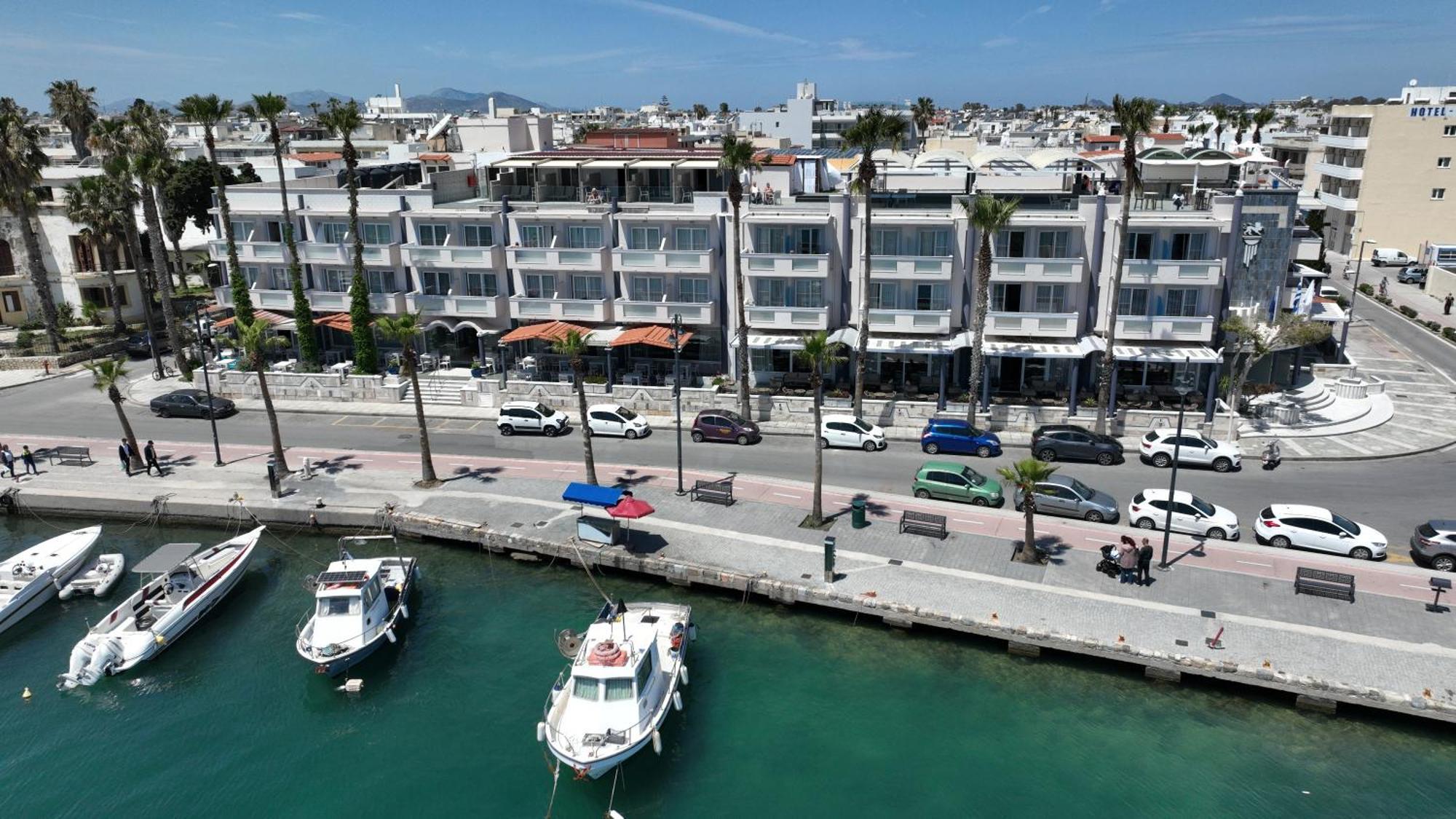 Kosta Palace Hotel Exterior photo